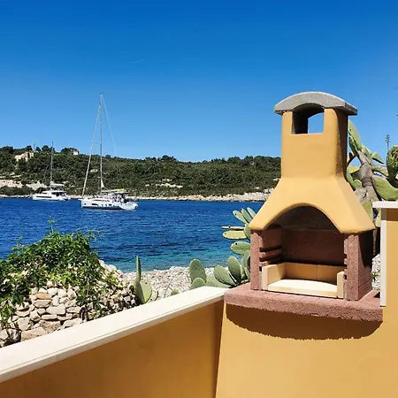 Seafronthouse Niksa, 2 Km From Vis *