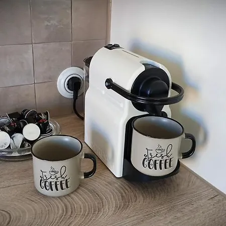 Seafronthouse Niksa, 2 Km From Vis Hébergement de vacances