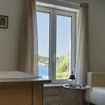 Vikendica Seafronthouse Niksa, 2 Km From Vis