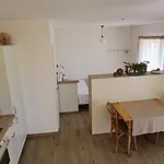 Seafronthouse Niksa, 2 Km From Vis