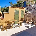 Seafronthouse Niksa, 2 Km From Vis