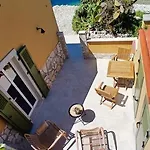 Seafronthouse Niksa, 2 Km From Vis * Rogacic