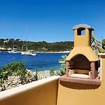 Vikendica Seafronthouse Niksa, 2 Km From Vis Rogacic
