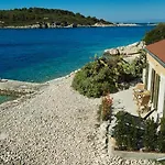 Seafronthouse Niksa, 2 Km From Vis * Rogacic
