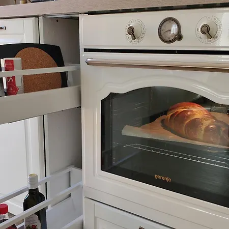 Seafronthouse Niksa, 2 Km From Vis Vikendica *