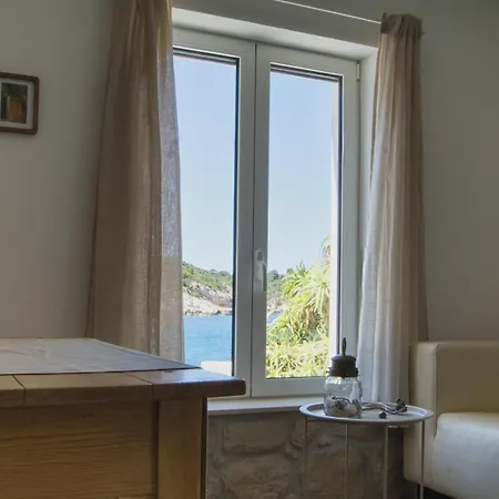 Ferienhaus Seafronthouse Niksa, 2 Km From Vis
