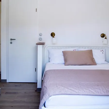 Seafronthouse Niksa, 2 Km From Vis *