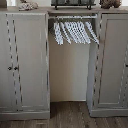 Seafronthouse Niksa, 2 Km From Vis Nyaraló