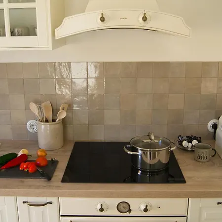 Seafronthouse Niksa, 2 Km From Vis