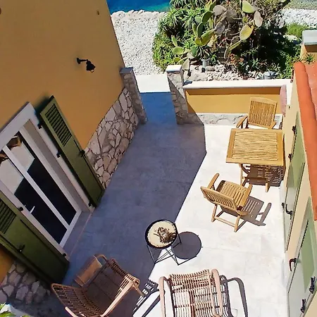 Vikendica Seafronthouse Niksa, 2 Km From Vis *