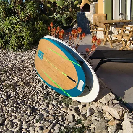 Seafronthouse Niksa, 2 Km From Vis *