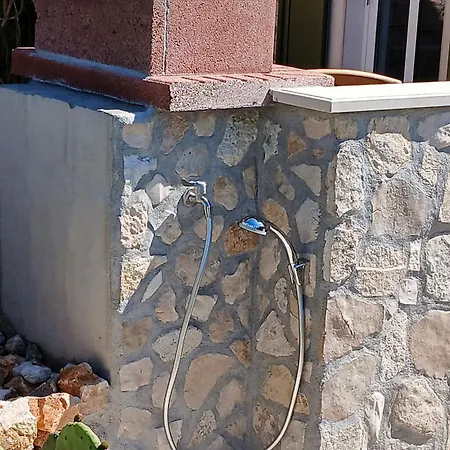 Seafronthouse Niksa, 2 Km From Vis Semesterbostad *