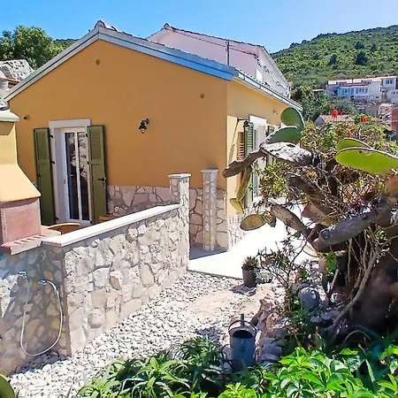 Seafronthouse Niksa, 2 Km From Vis