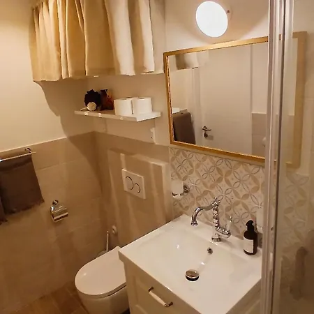 Seafronthouse Niksa, 2 Km From Vis *