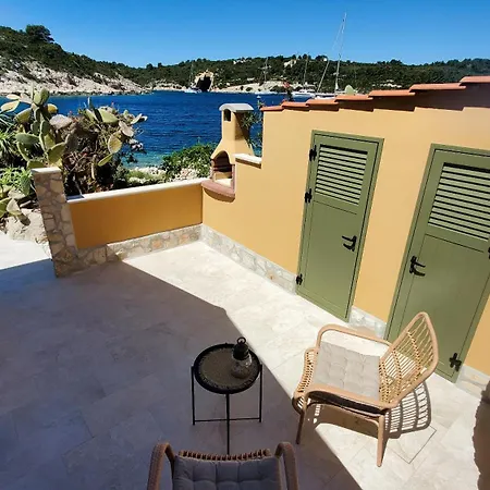 Ferienhaus Seafronthouse Niksa, 2 Km From Vis