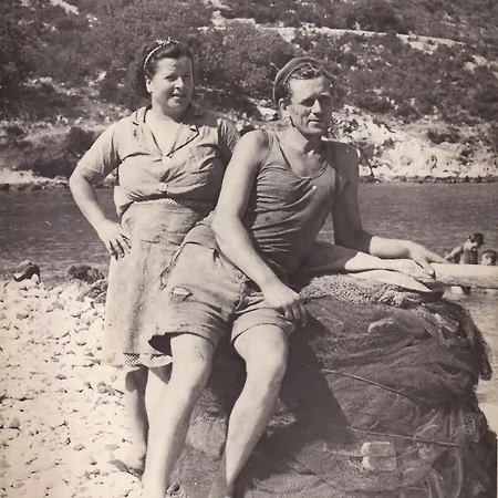 Seafronthouse Niksa, 2 Km From Vis Rogačić