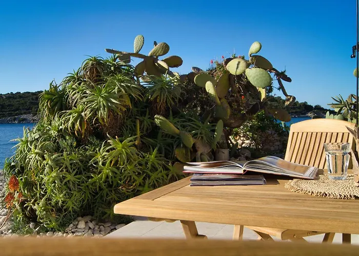 Tatil Evi Seafronthouse Niksa, 2 Km From Vis Rogacic