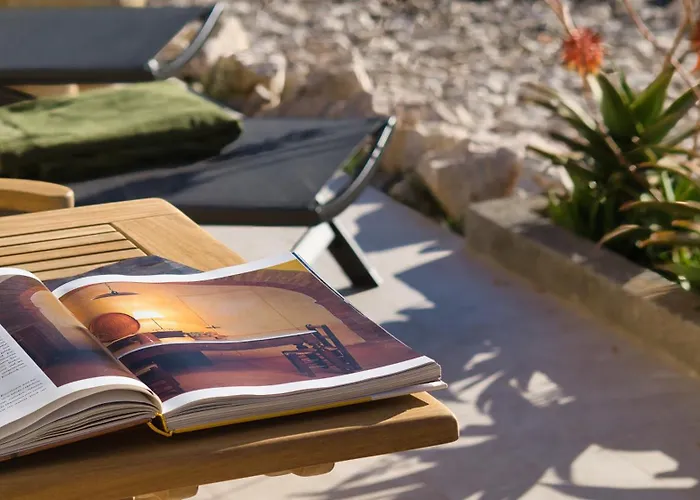 Seafronthouse Niksa, 2 Km From Vis Tatil Evi