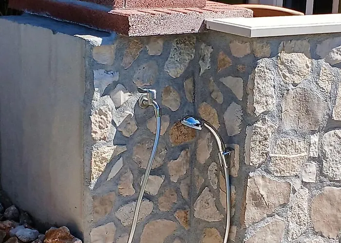 Seafronthouse Niksa, 2 Km From Vis Tatil Evi *