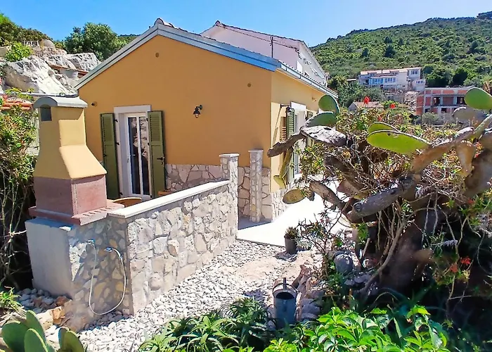 Seafronthouse Niksa, 2 Km From Vis