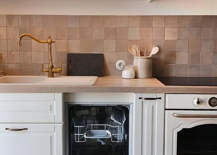 Seafronthouse Niksa, 2 Km From Vis Tatil Evi *