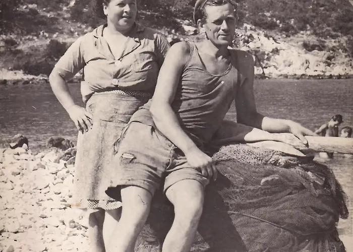 Seafronthouse Niksa, 2 Km From Vis Rogacic