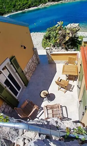 Seafronthouse Niksa, 2 Km From Vis * Rogacic