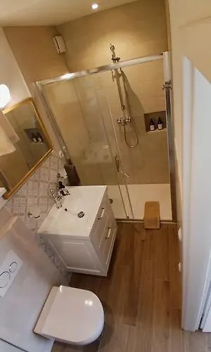 Seafronthouse Niksa, 2 Km From Vis