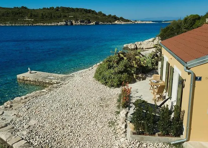 Seafronthouse Niksa, 2 Km From Vis * Rogacic
