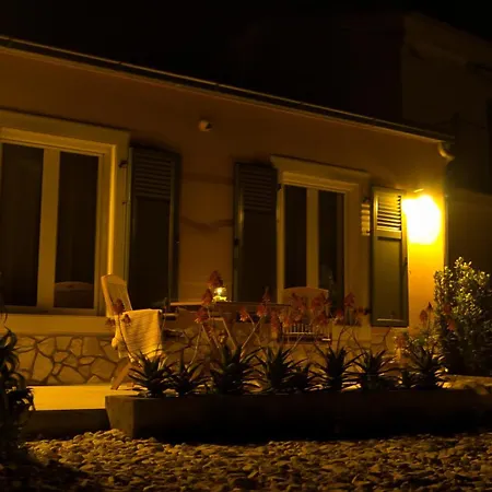 بيت للعطل Seafronthouse Niksa, 2 Km From Vis *