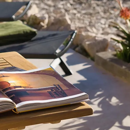 Seafronthouse Niksa, 2 Km From Vis بيت للعطل