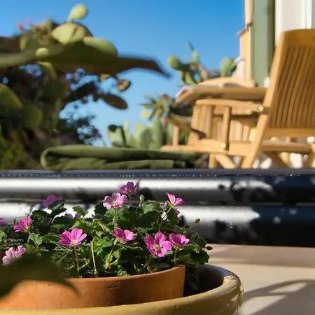 Seafronthouse Niksa, 2 Km From Vis بيت للعطل