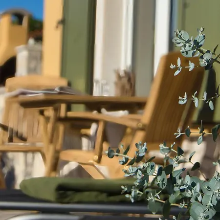 Seafronthouse Niksa, 2 Km From Vis Rogacic