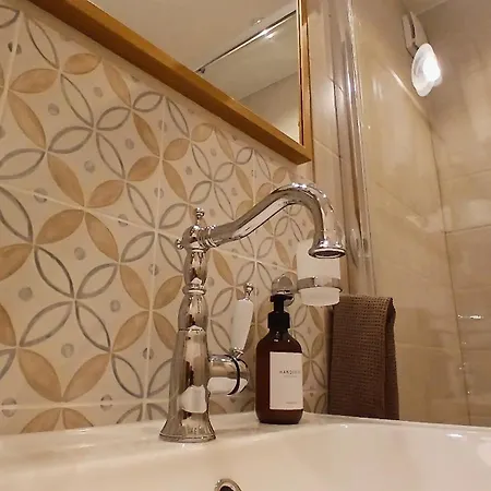 بيت للعطل Seafronthouse Niksa, 2 Km From Vis Rogacic