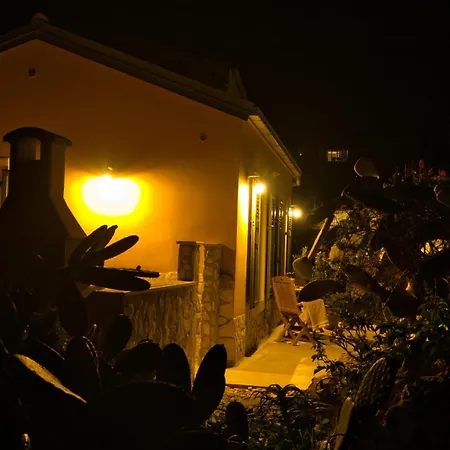 Seafronthouse Niksa, 2 Km From Vis Rogacic