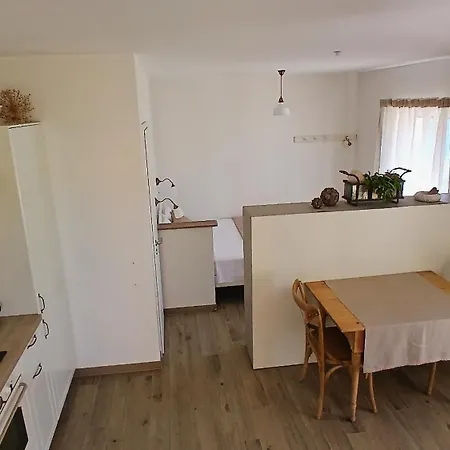 Seafronthouse Niksa, 2 Km From Vis