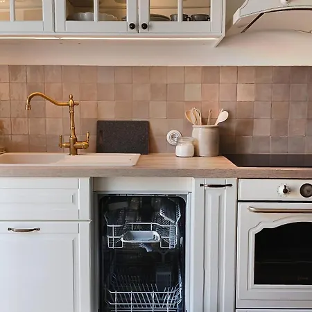 Seafronthouse Niksa, 2 Km From Vis بيت للعطل *