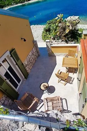 Seafronthouse Niksa, 2 Km From Vis * Rogacic