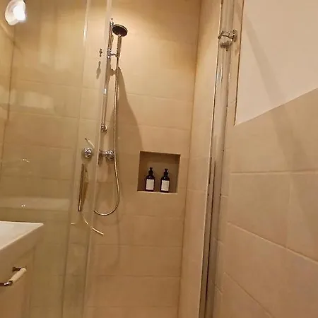 Seafronthouse Niksa, 2 Km From Vis * Rogacic