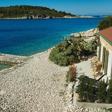Seafronthouse Niksa, 2 Km From Vis * Rogacic