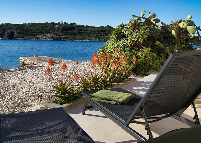 Seafronthouse Niksa, 2 Km From Vis * Rogacic