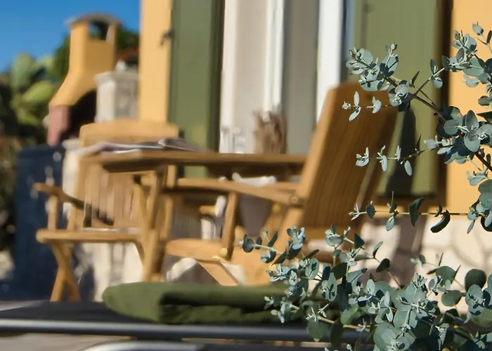 Seafronthouse Niksa, 2 Km From Vis Rogacic
