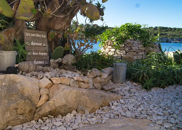 בית נופש Seafronthouse Niksa, 2 Km From Vis Rogacic