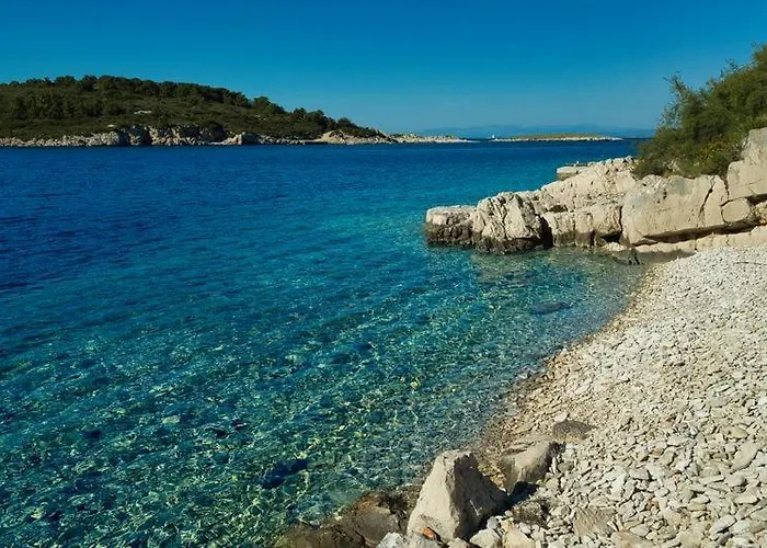 Seafronthouse Niksa, 2 Km From Vis בית נופש